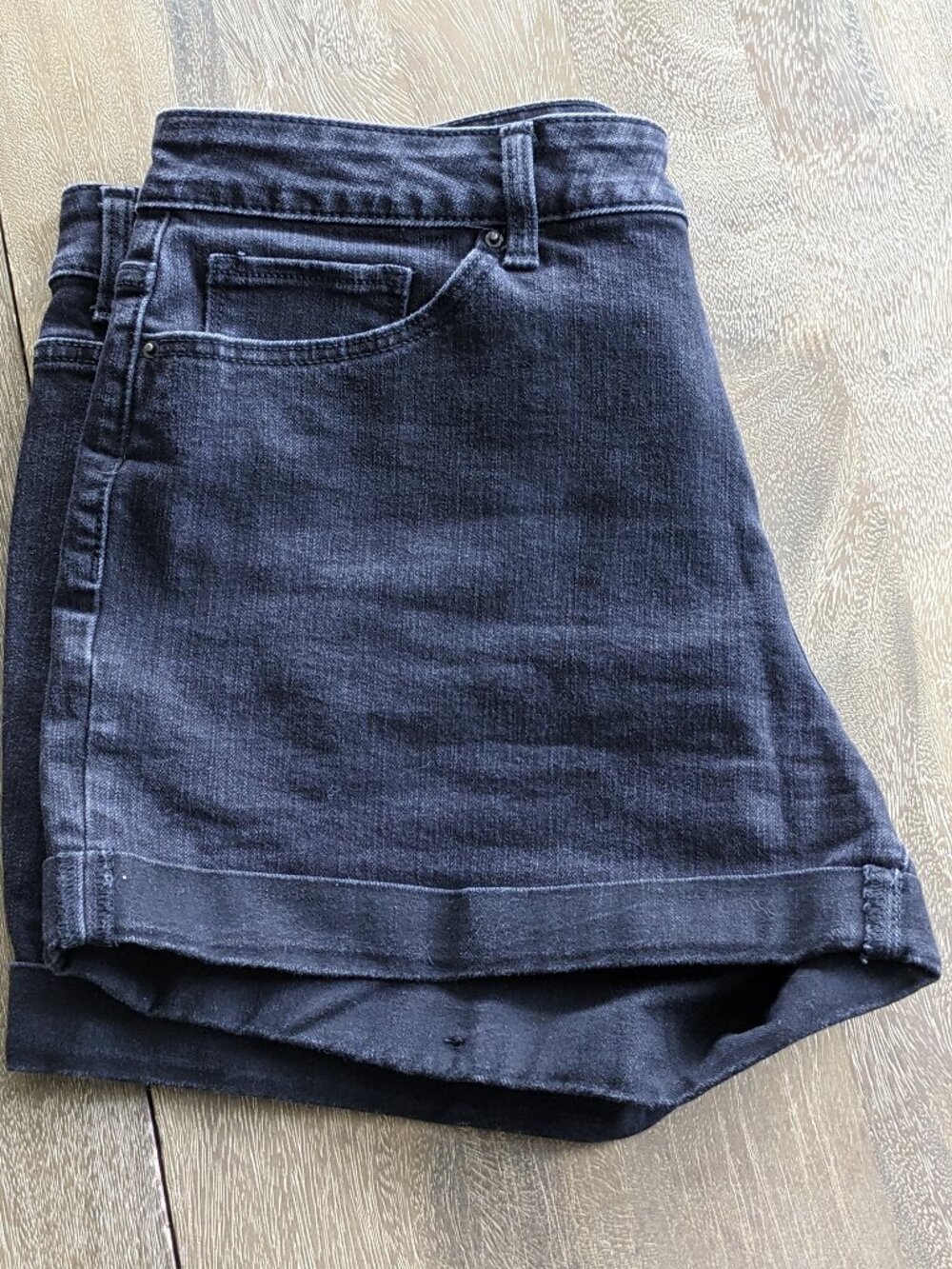 Time and Tru Mid-Rise Black Denim Jean Shorts, Cuff Hem 5 Pocket Shorts Size 14